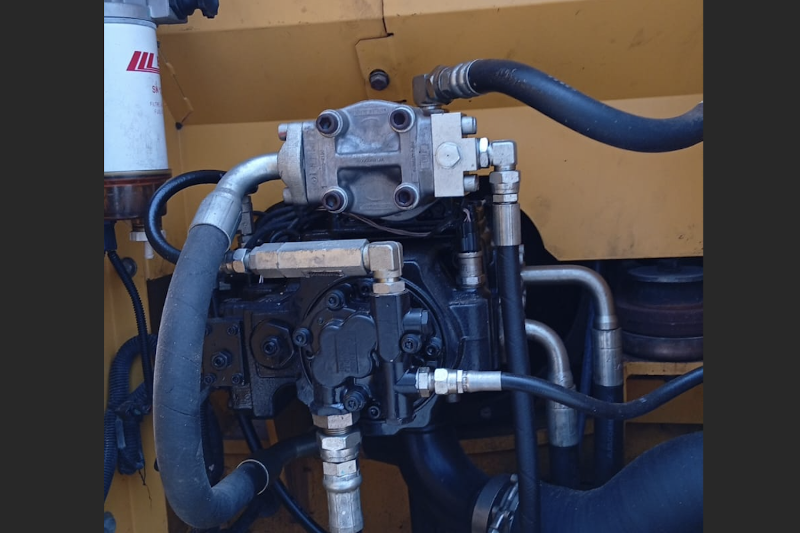 OmecoHub - Immagine NEW HOLLAND E135B